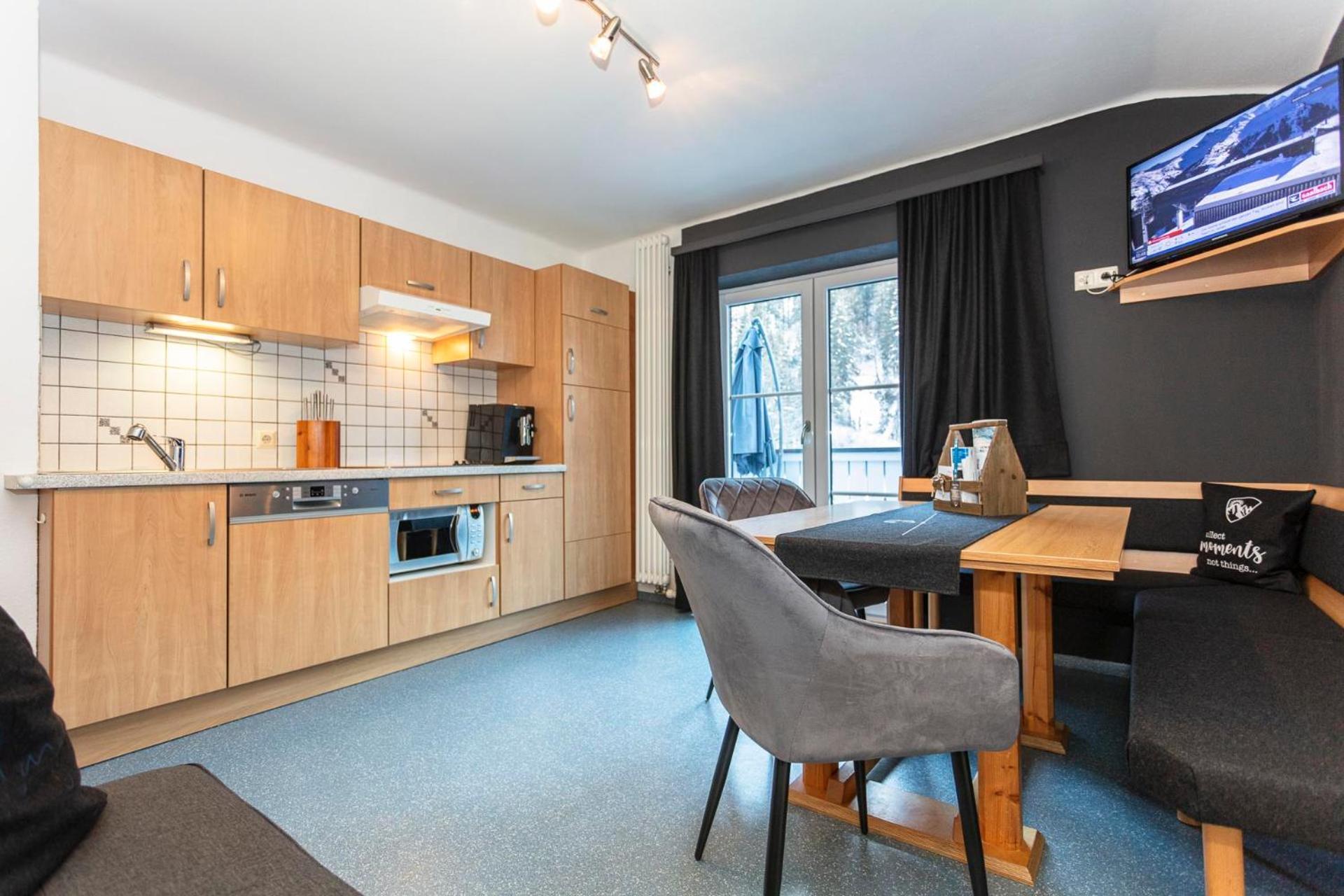 Apartment mit 2 Schlafzimmern und Balkon - 4